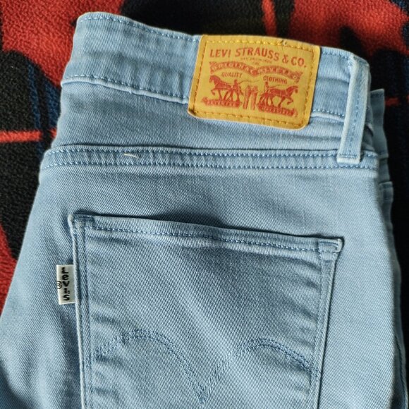 Levi's Midrise Light Blue Skinny Jeans - Picture 2 of 9